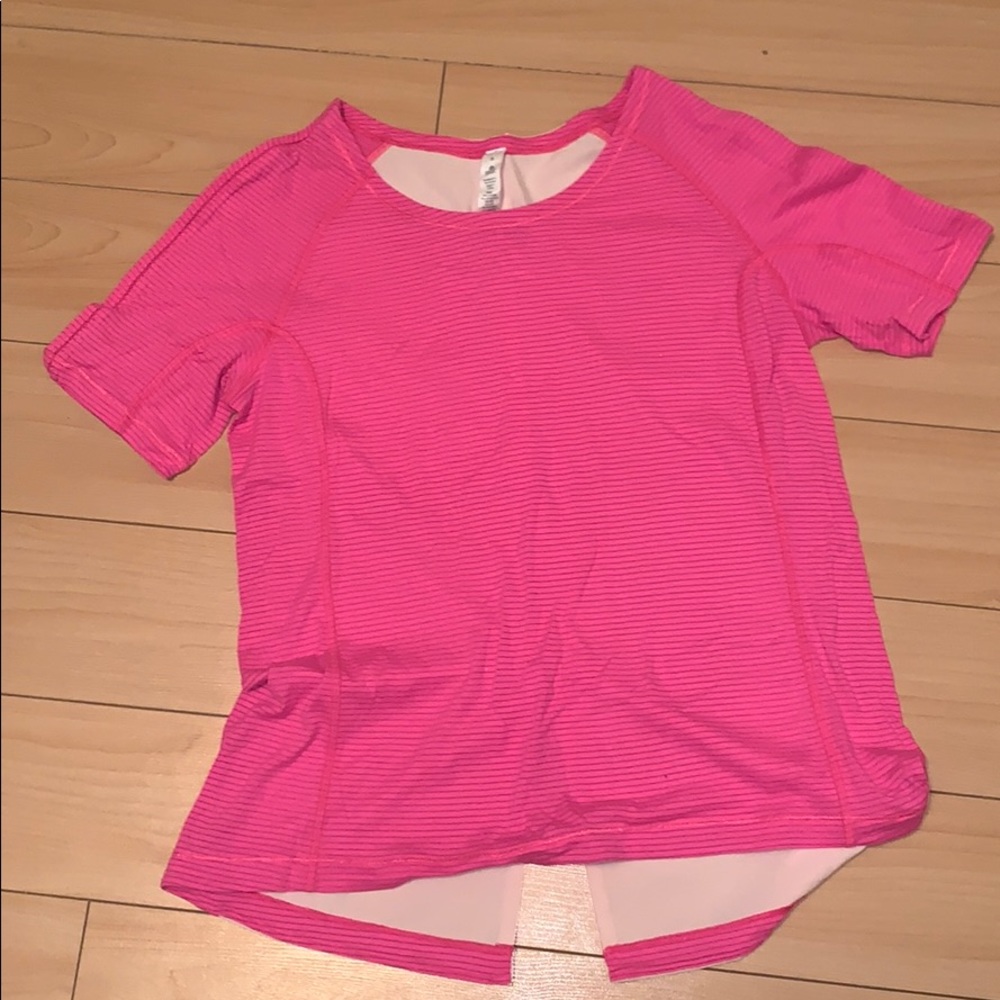 Excellent condition lulu T-shirt size 8💗